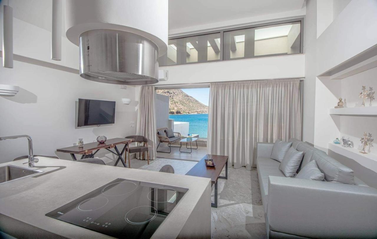 Nama Sea Side Suites Pláka المظهر الخارجي الصورة